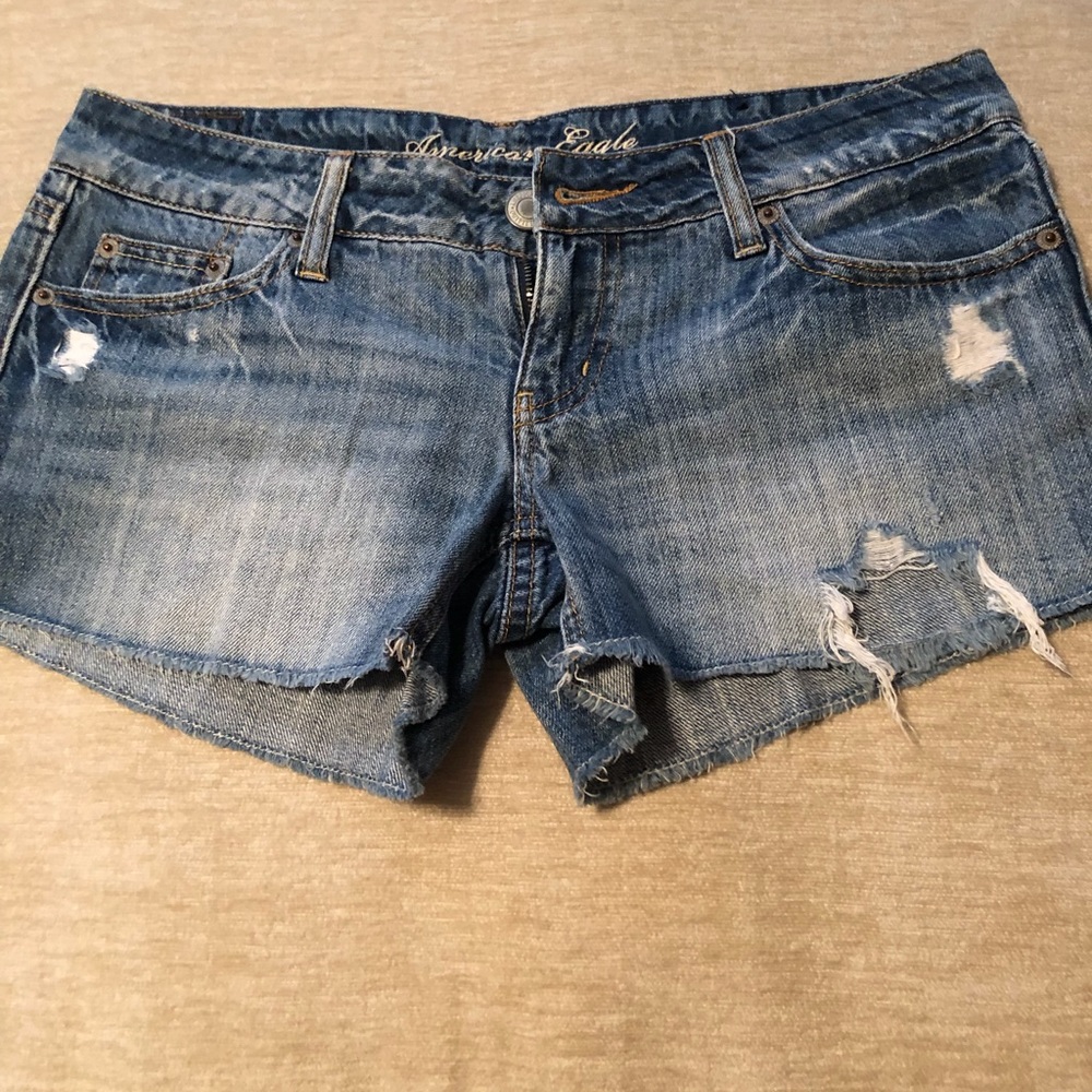 Ripped denim short